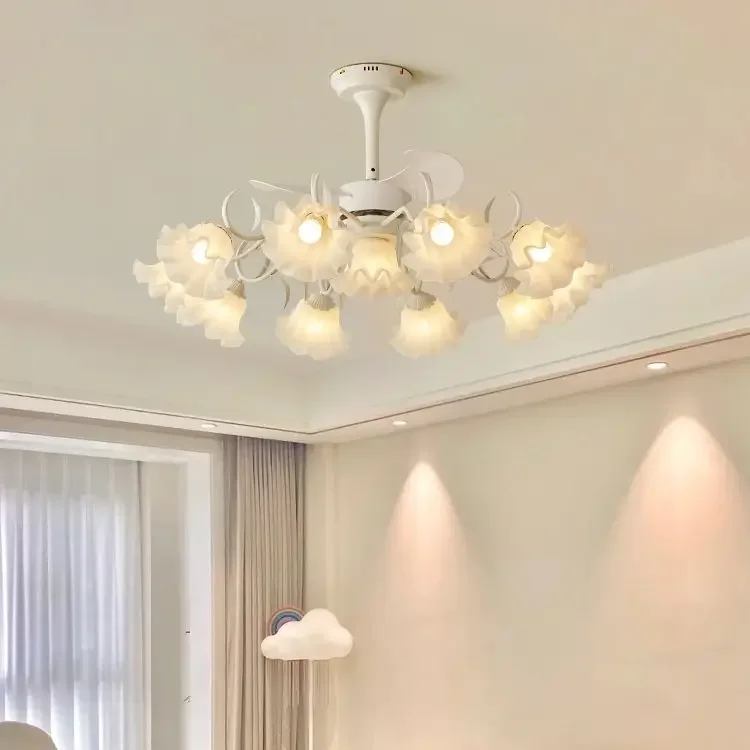 ห้องนั่งเล่น ห้องรับประทานอาหาร ห้องนอน สไตล์ฝรั่งเศส พร้อมพัดลมไฟ LED หมุนได้ 360 องศา