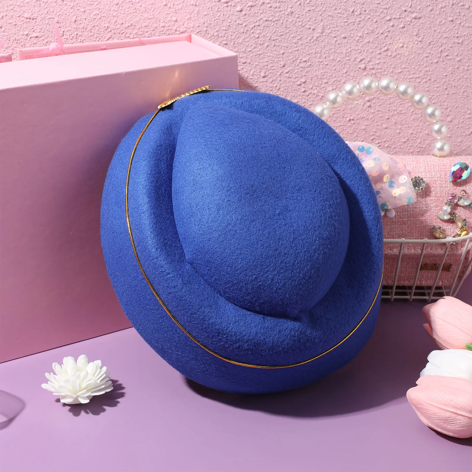 Czapka stewardesy, kapelusz stewardesy, damski, uniwersalny rozmiar, lekki rekwizyt kostiumowy, jaskrawy kolor, przyjemny design, miękki materiał.