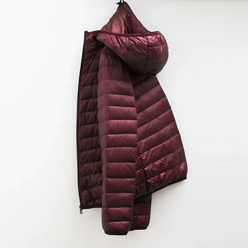معطف شتوي رجالي موضة 2025 بقلنسوة سترات بيضاء مبطنة للأسفل مقاس كبير معطف خفيف للأسفل سترات محمولة ضيقة للأسفل