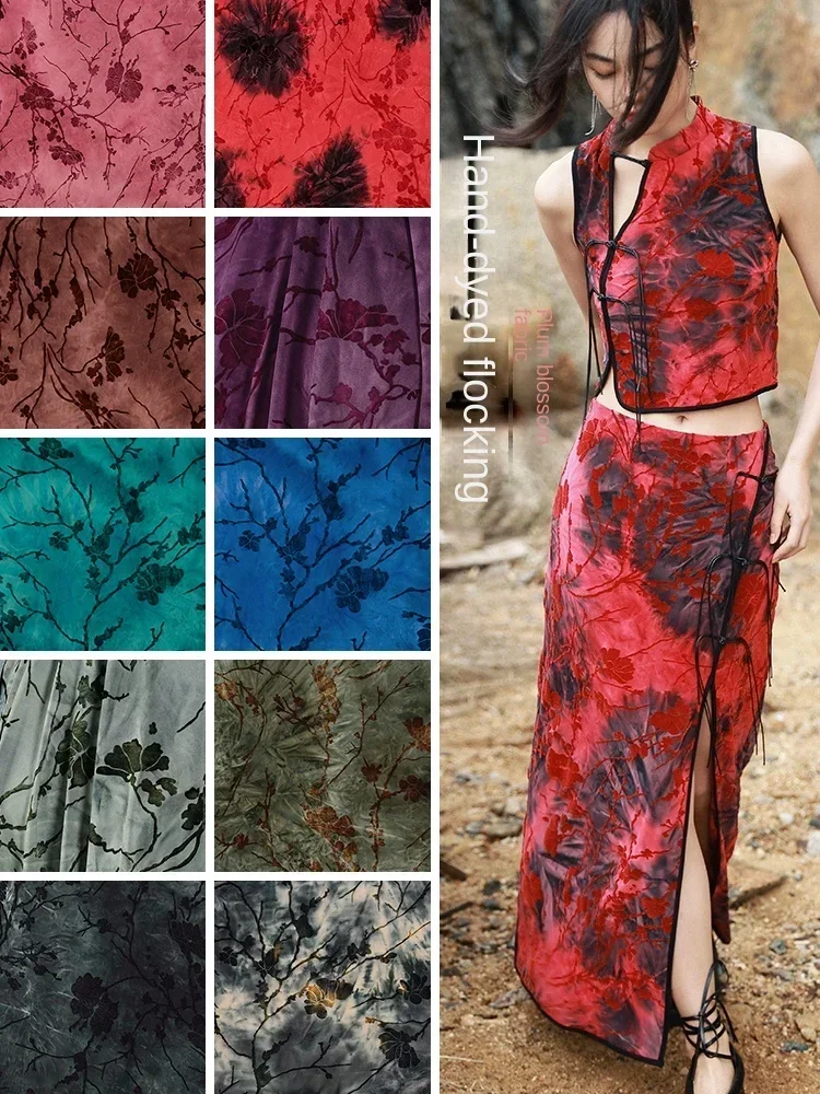 

Флокированная ткань с цветком сливы, окрашенная в галстук, эластичная, удобная, в стиле ретро, полуюбка Ципао, дизайн, оптовая продажа, ткань для шитья своими руками, материал