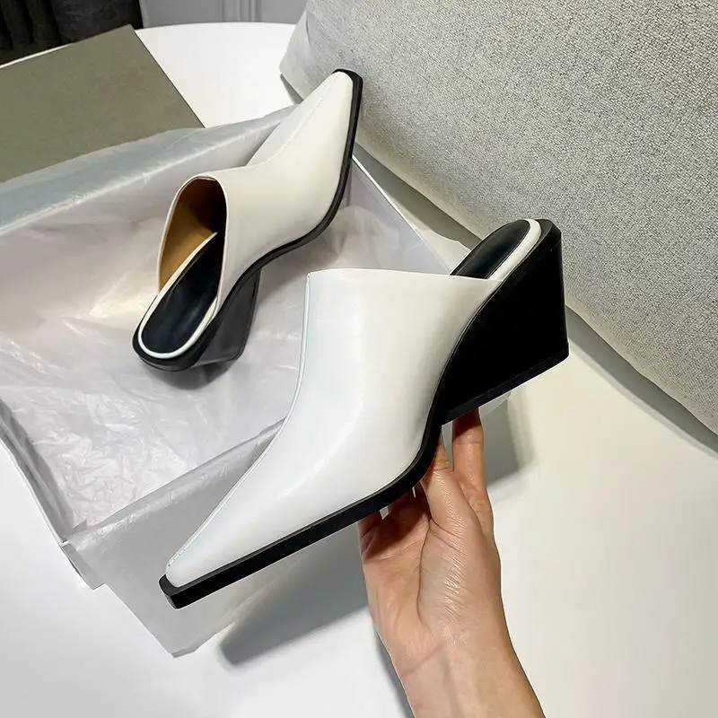 Muli per le donne 2024 scarpe punta quadrata su una zeppa pantofole femminili diapositive di lusso mocassini basso nuovo Designer Cover Block Heels