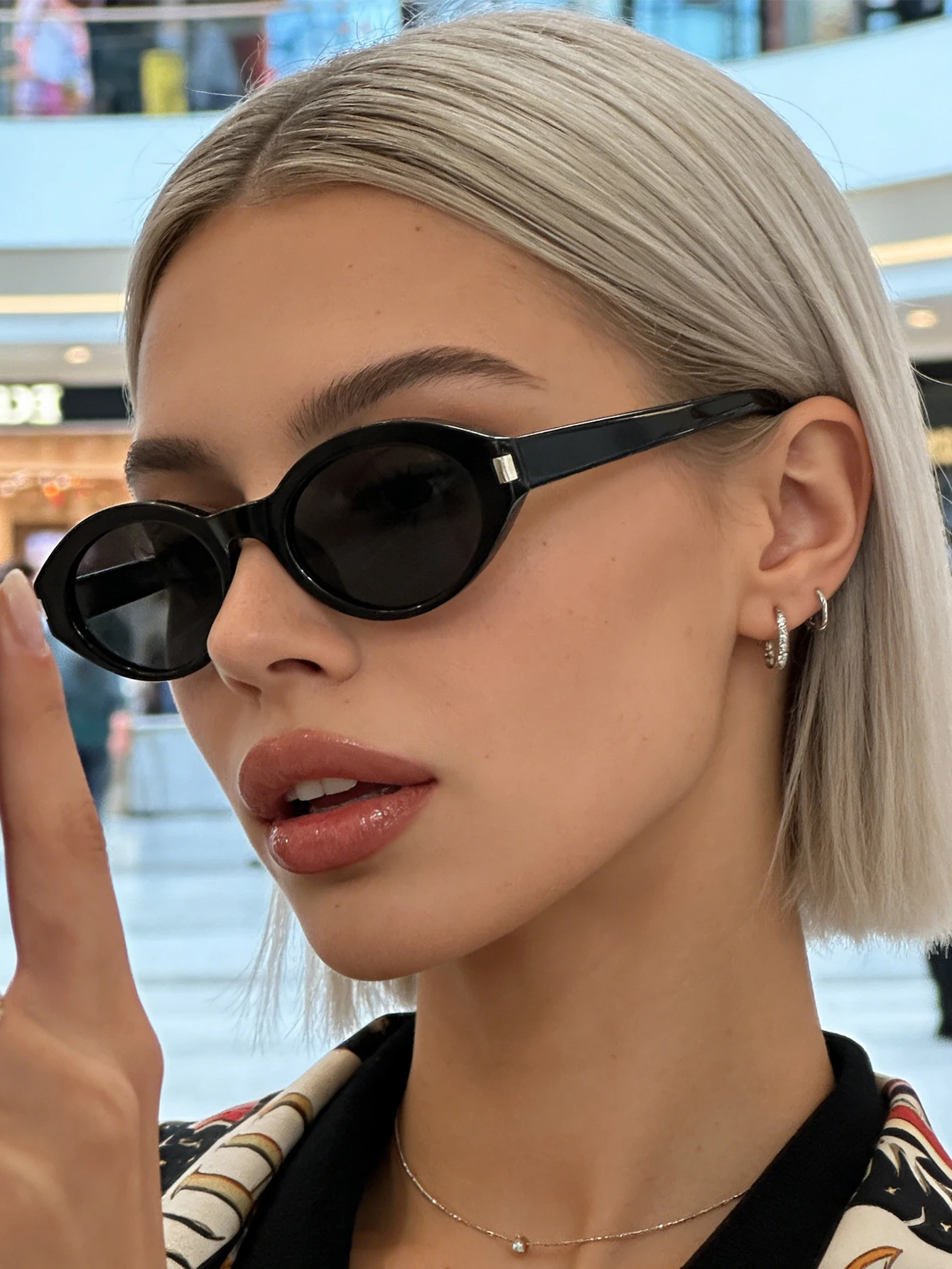 1 Stück klassische ovale Cat-Eye-Sonnenbrille mit schwarzem Rahmen, leichter Luxus, hochwertig, UV-Schutz, für den täglichen Gebrauch, für Reisen, Urlaub
