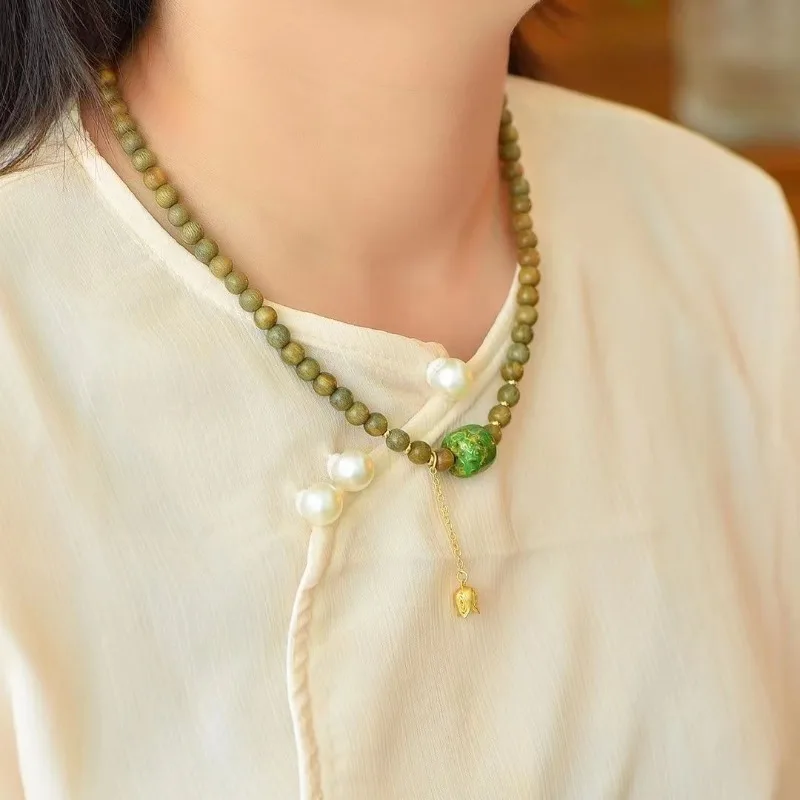 Artisan Intangible Cultural Heritage Lacquer Bead Collarbone Necklace with Natural Green Sandalwood Unique Chic Elegant Gift