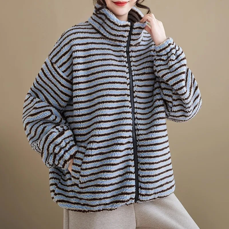 

Autumn And Winter Jacket Women's Large Size Loose Long Sleeve Fleece Coat Thickened Stripe Zipper Top W1787