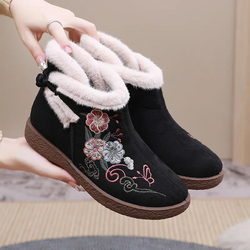 Winter New Trend Ethnic Embroidered Shoes Velvet Padded Warm Mother Shoes Soft-soled Non-slip Ladies Cotton Boots Snow Boots