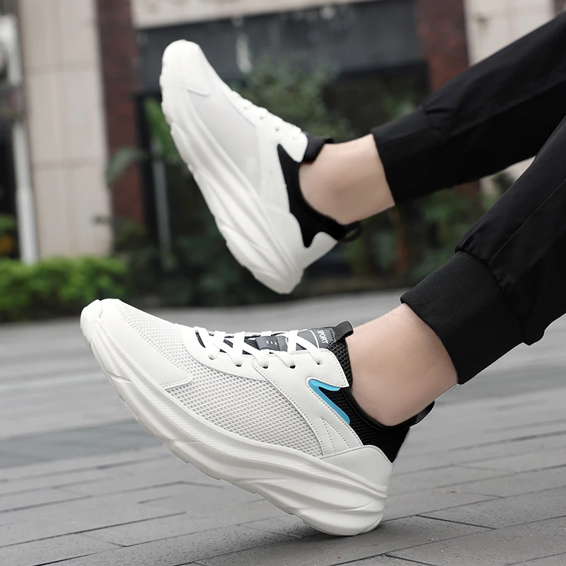 2026 Summer New Men'S Sports Shoes Lightweight Breathable Mesh Fashion Outdoor Casual Shoes Classic Black And White Colors