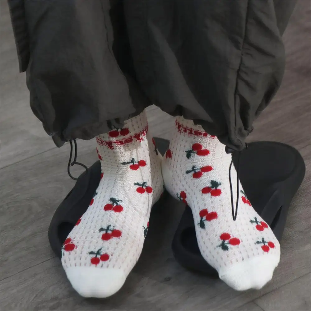 Calcetines cortos de malla con volantes para mujer, medias de tubo antideslizantes con letras huecas, moda de verano