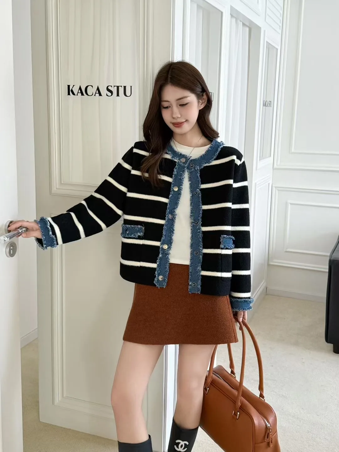 

Осень-зима джинсовый лоскутный цвет Blo круглый Ne вязаный открытый кардиган пальто женский свободный крой длинный свек для поездок на работу Sle