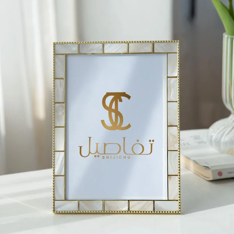 

Fashion Minimalist Shell Photo Frame, Metal Creative Home Decor Accent, Elegant Couple Photo Display, Tabletop Decorative Piece