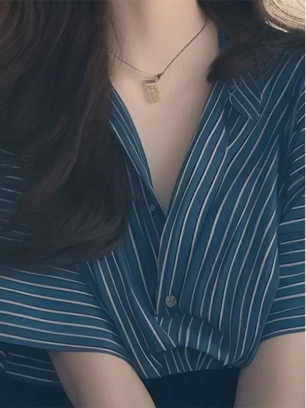 Einzigartiges und schönes Top-Design im neuen Sommerstil und modisches blau gestreiftes Hemd
