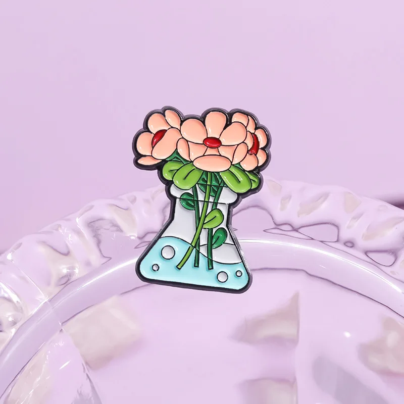 Creatieve Chemische Fabriek Emaille Pin Chemische Reageerbuisbeker Bloeiende Mooie Bloem Broche Revers Accessoires Metalen Badge Cadeau