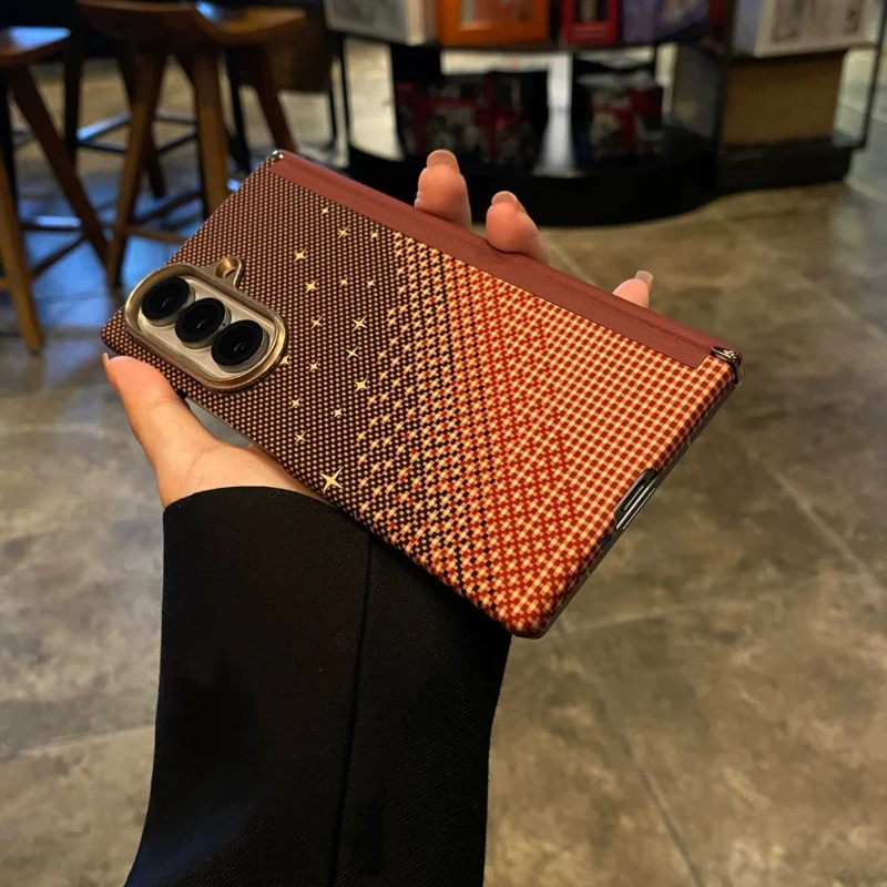 Etui na Samsung Z Fold 7 6 5 z teksturą włókna węglowego, PC, magnetyczne, z obsługą bezprzewodowego ładowania, osłona na obiektyw aparatu, pancerne etui na ekran składany. — zdjęcie produktu 4