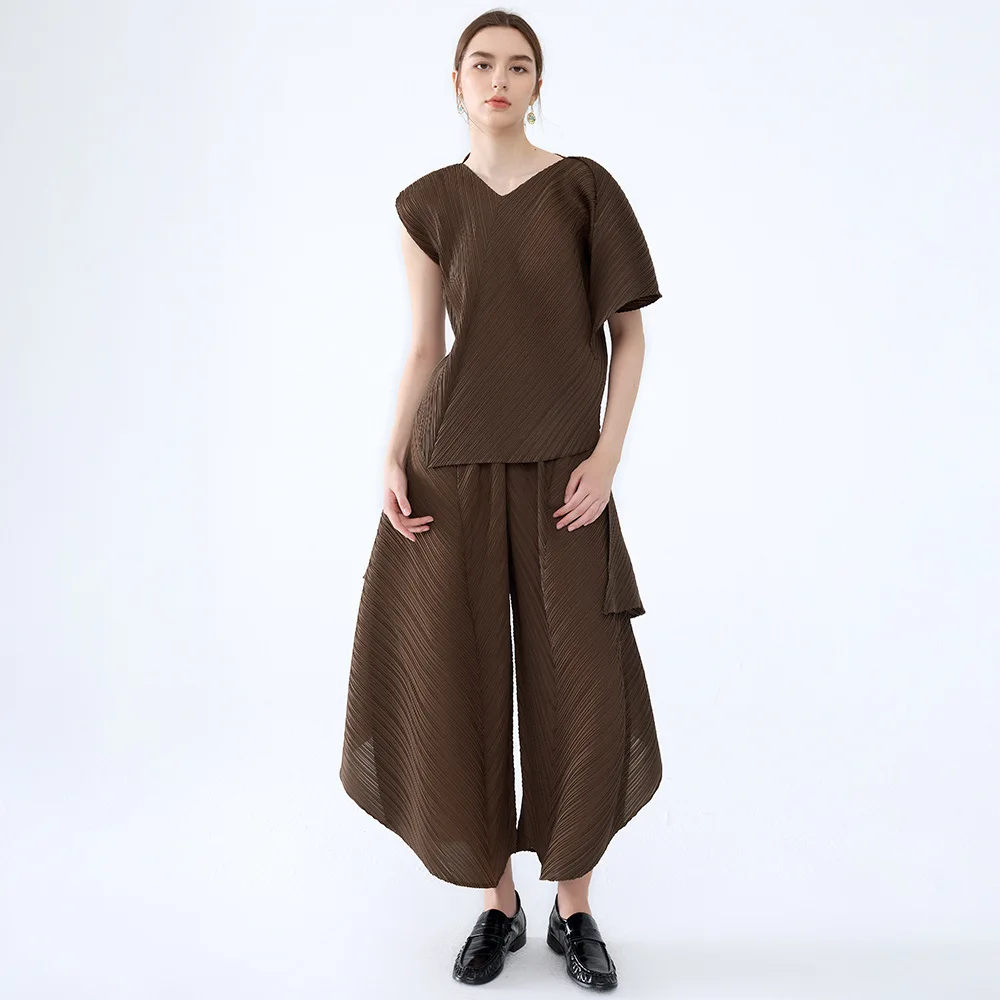 Miyake Pleated Women's Casual Skirt Suit 2026 New Japanese Design V-neck Short-sleeved Top + Wide Skirt Two-piece Set