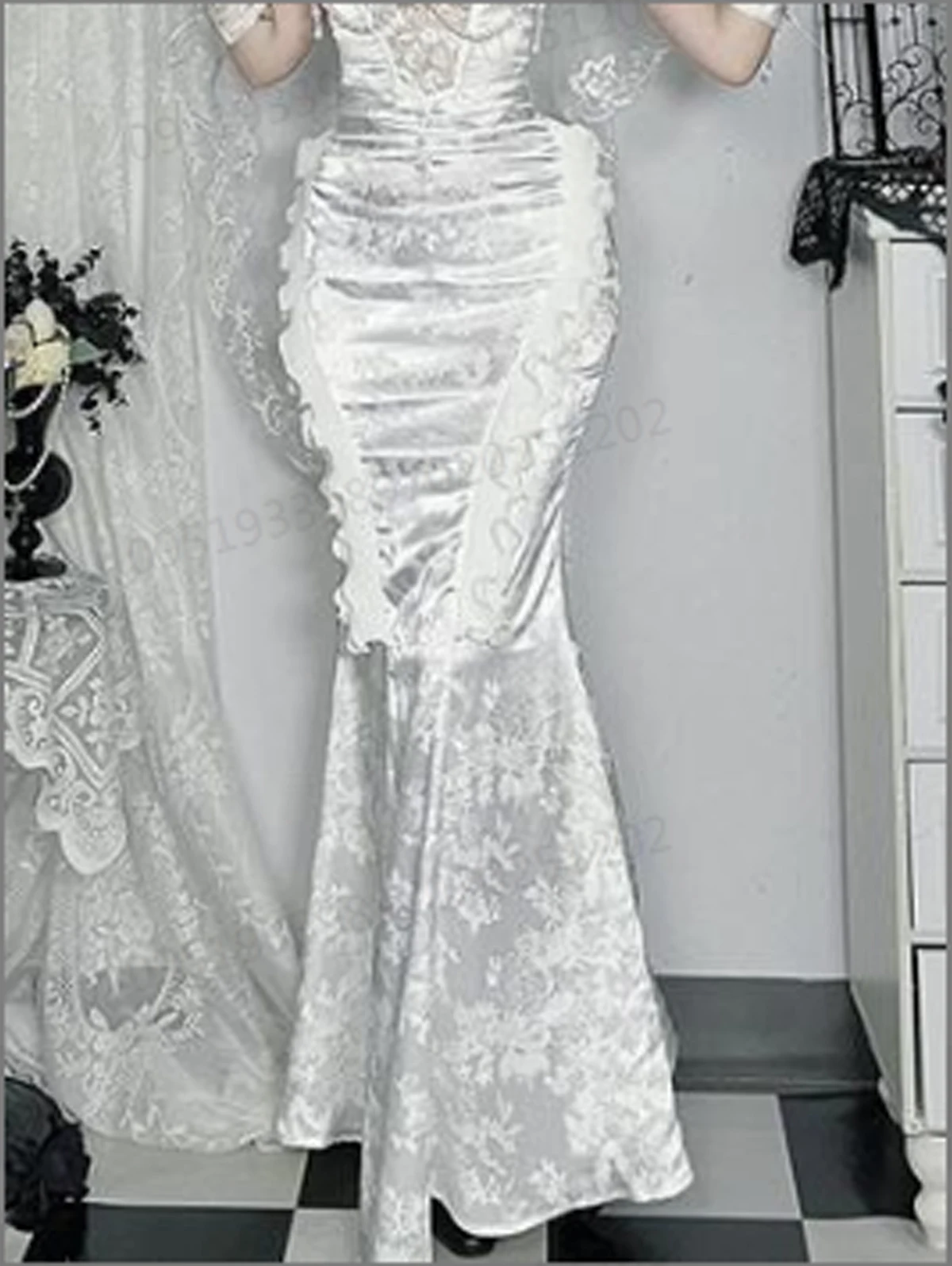 

Готические белые юбки с цветочным принтом и жаккардовыми оборками. Юбка-русалка с жемчужными деталями. Элегантная вечерняя одежда.