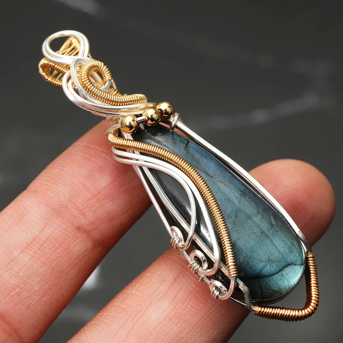 

Fashion Women's Natural Stone Gemstone Necklace Pendant White Moonlight Labradorite Handmade Copper Stainless Steel Necklace