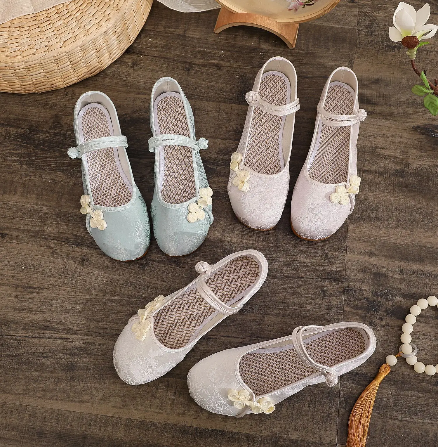 Sapatos hanfu primavera e verão sapatos de pano tradicionais estilo pequim com bordados inspirados em zen sapatos femininos
