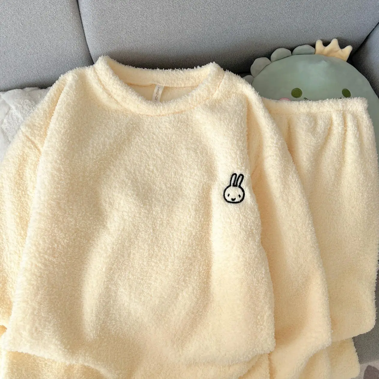 

Cute Rabbit Pajamas Set Warm Fluffy Christmas PJS Women 2025 Winter Sleepwear Soft Beige Flannel Pjs Y2K Baggy Comfy Homewear