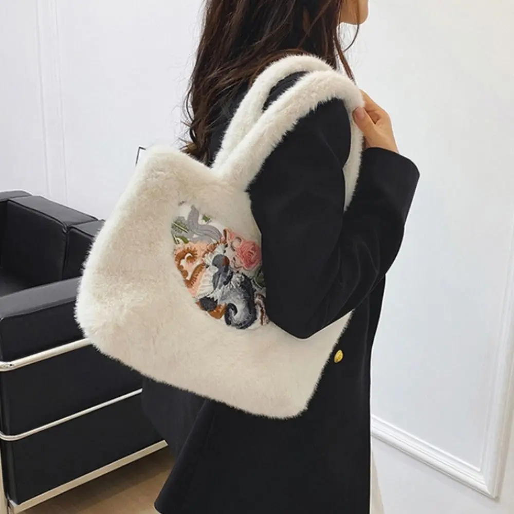 Sac à main en peluche de Style chinois, fourre-tout en peluche brodé de grande capacité, pochette de changement de fleur moelleuse, clé rouge à lèvres écouteur
