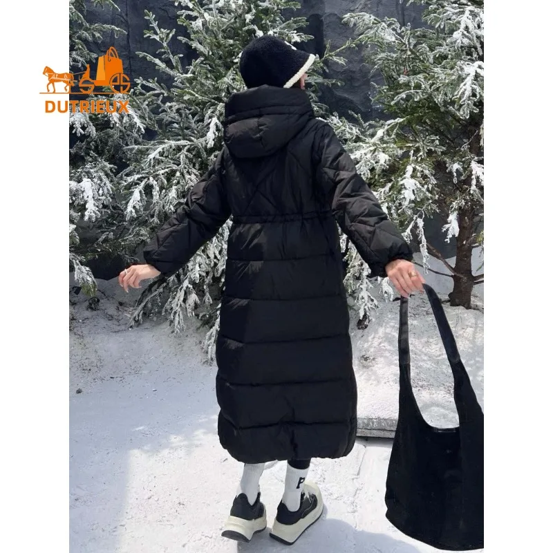 Piumino marrone di media lunghezza con cappuccio sottile da donna nuovo inverno 20225, imbottitura in piuma d'oca grigia al 90%, cappotto caldo alla moda quotidiana da donna