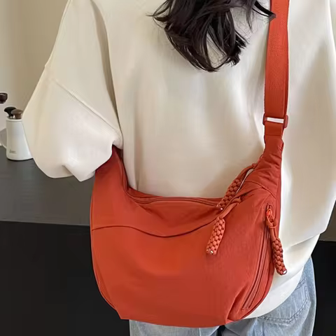 새로운 캔버스 크로스 바디 가방 대용량 한국어 단순화 된 어깨 가방 경량 솔리드 컬러 만두 가방 여행