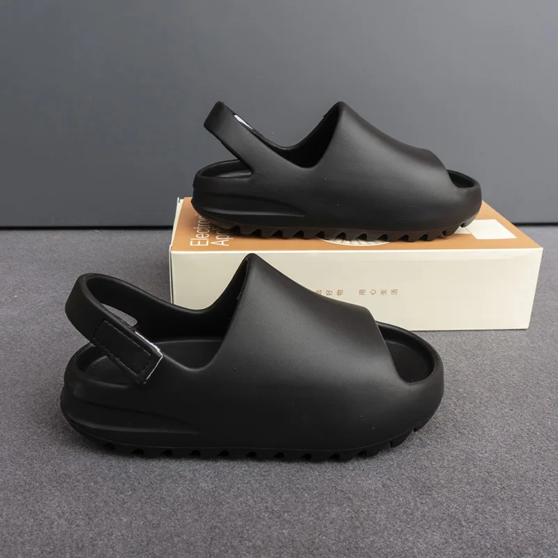 Sapatos infantis de sola macia ao ar livre, sandálias antiderrapantes para meninos e meninas, corrediças de banheiro de cor sólida, moda infantil, verão