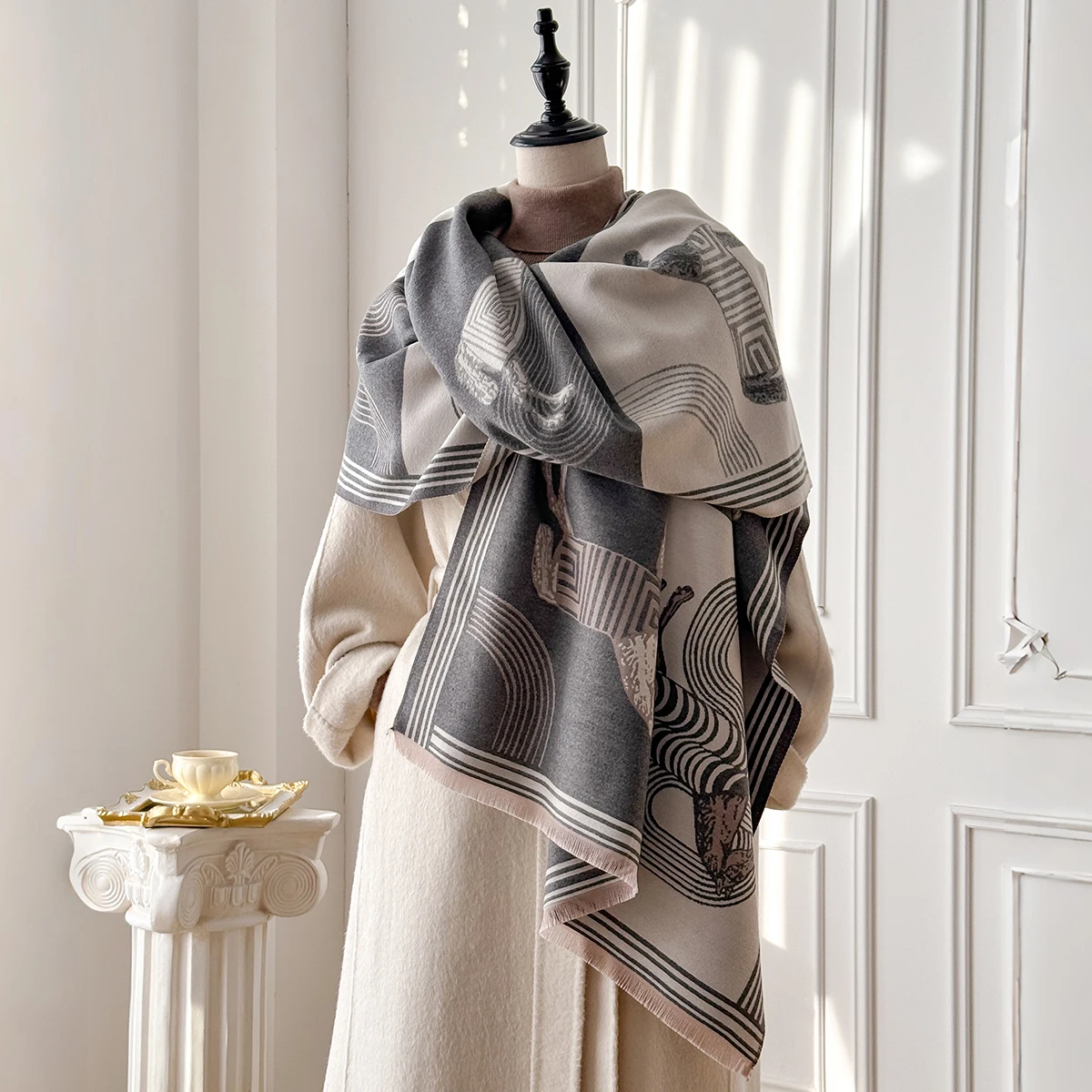 Modischer Winterschal aus Kunstkaschmir für Damen, Vintage-Muster und Quasten, weicher, warmer Schal, eleganter Wickelschal, ideal für Winter-Styling – Detail 13