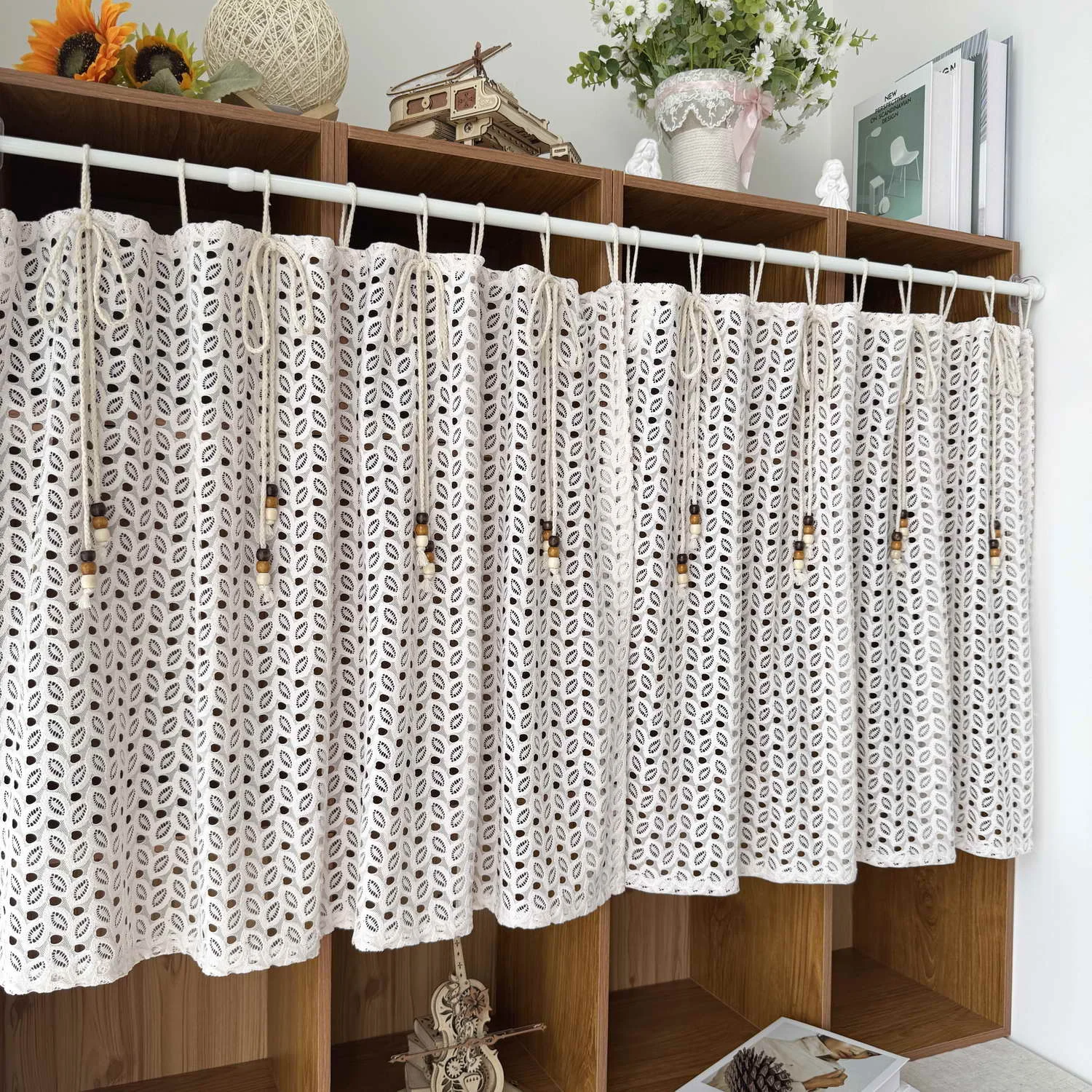 

1PC Modern Hollow Leaves Pattern Jacquard Short Curtain for Kitchen Small Window Drape With Beads Home Decoration Cafe