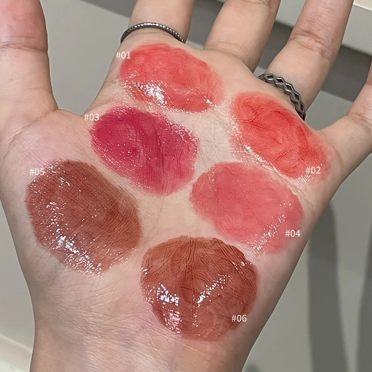 Herorange Glossy Solid Lipstick, Long-Lasting, Moisturizing, Ultra-High Color Payoff, Plump Lips, Dark Brown, Rose Color, Red, Suitable for All Skin Types