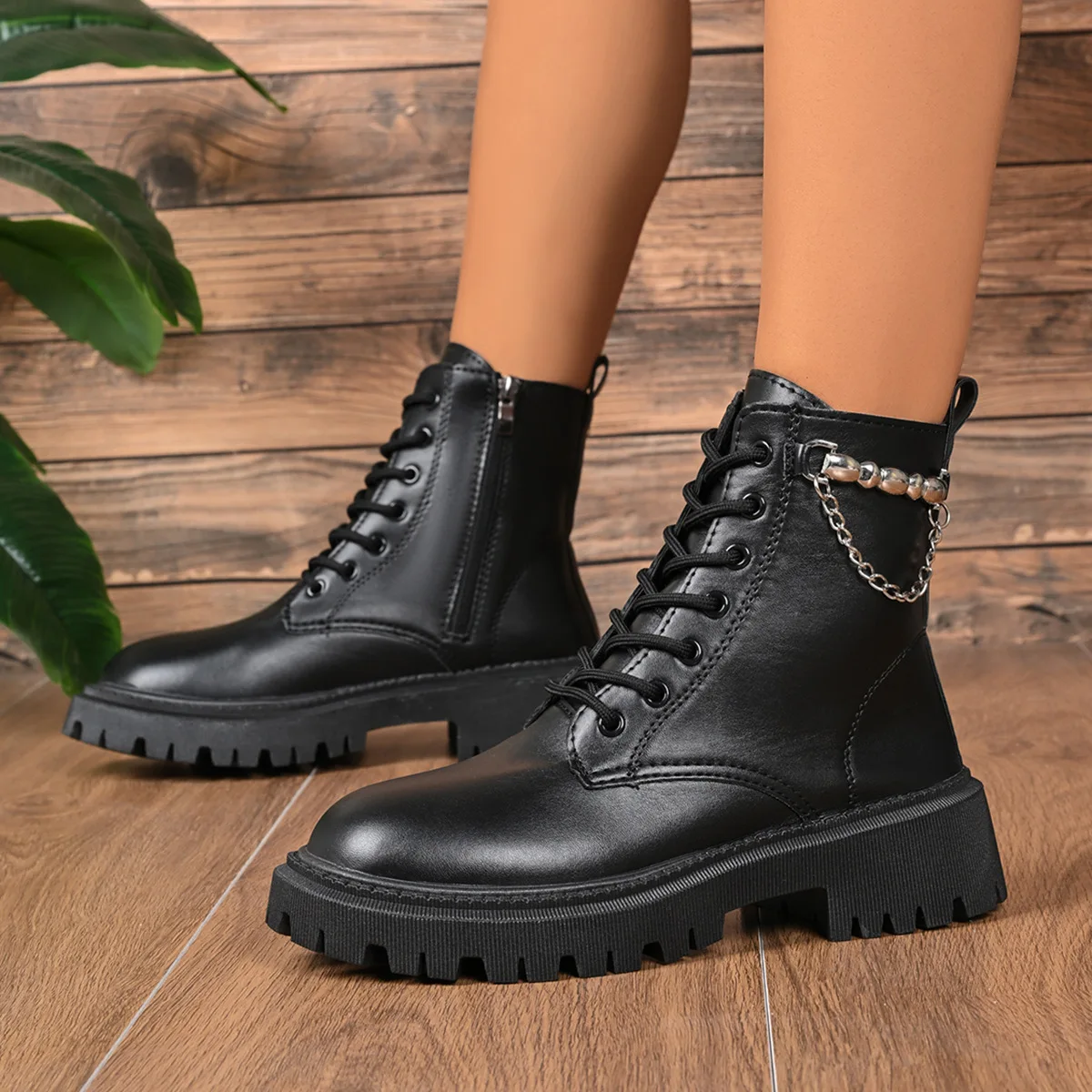 

Women's British Style 2025 Autumn New chain large size pancake motorcycle boots