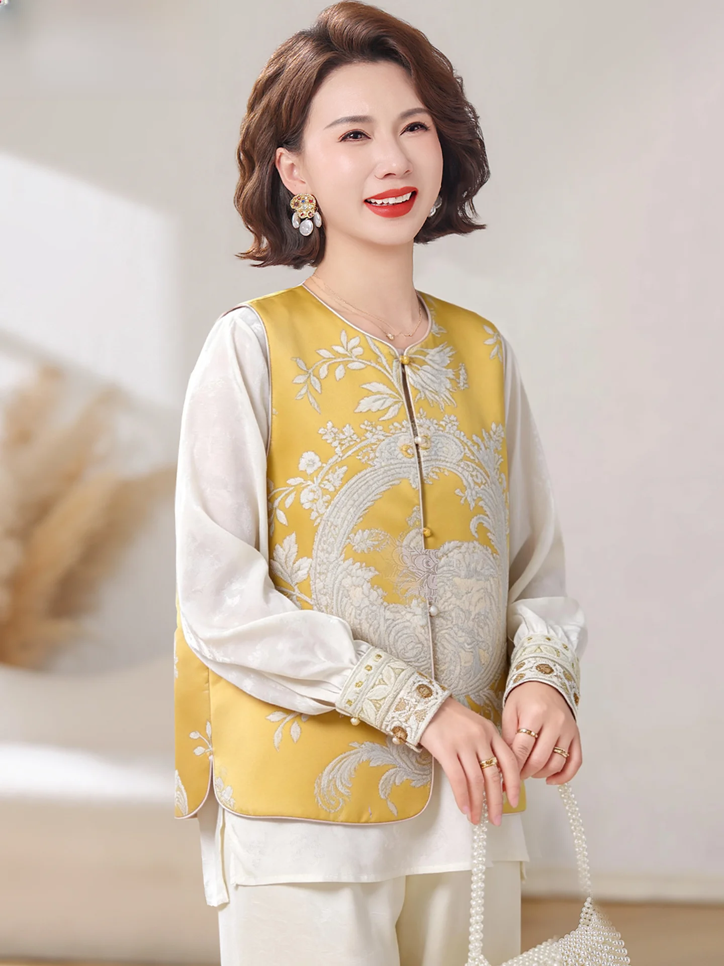 

Новая женская жилетка-куртка 2026 года в китайском стиле, весенне-осенняя, удобная, легкая, из полиэфирного волокна, с круглым вырезом