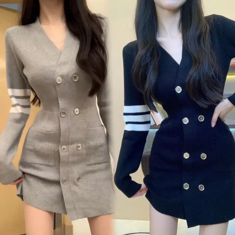 Gehaakte damesjurken Extreme mini vrouwelijke gebreide jurk Knoop Korte V-hals Zwarte kleding Sensueel Sexy A-lijn outfits Nieuw in Kpop