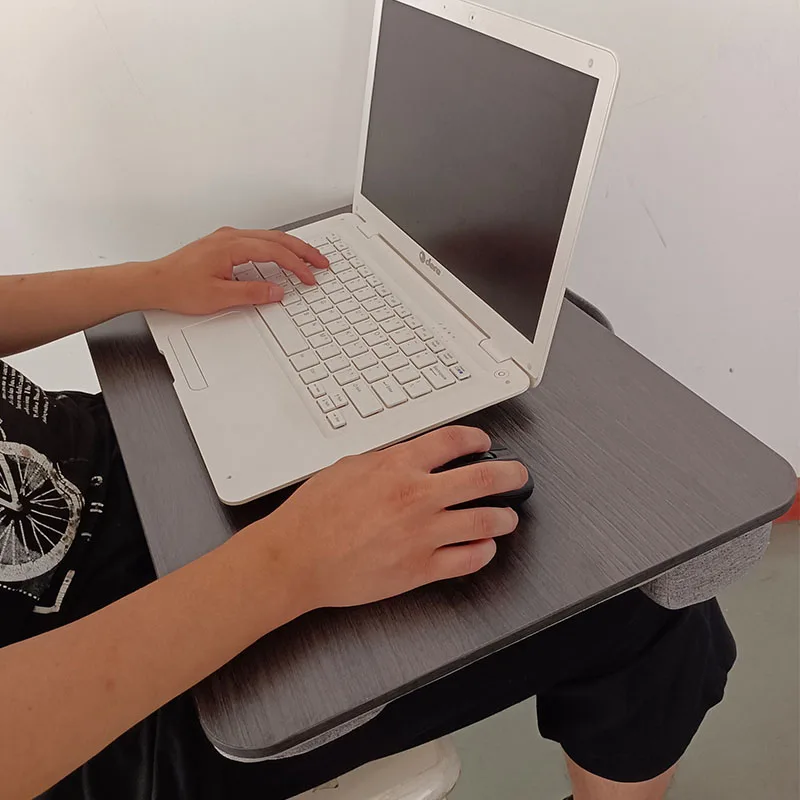 Mesa de computador portátil, compatível com laptops sob 17 polegadas, adequado para o trabalho no sofá, vem com alça acessível