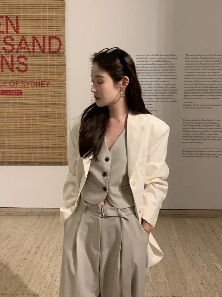 

ort Flared V-Ne Tank Top And High Waist Wide Leg Pants Two-Piece Set Faionable Knot Design Casual Women's Outfit