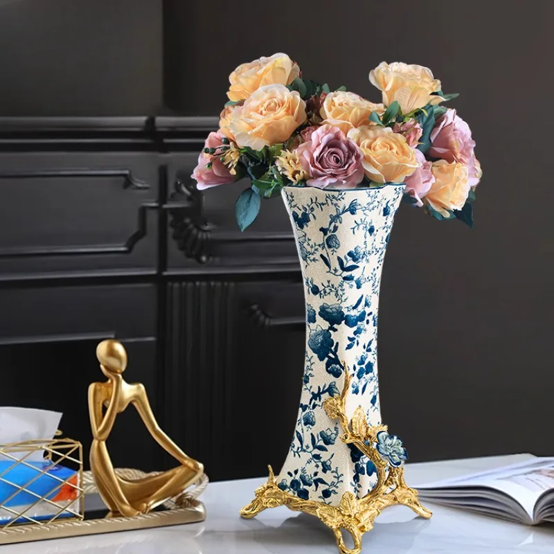 New Chinese Porcelain Vase Ornaments Hand-Painted Blue And White Porcelain For Living Room