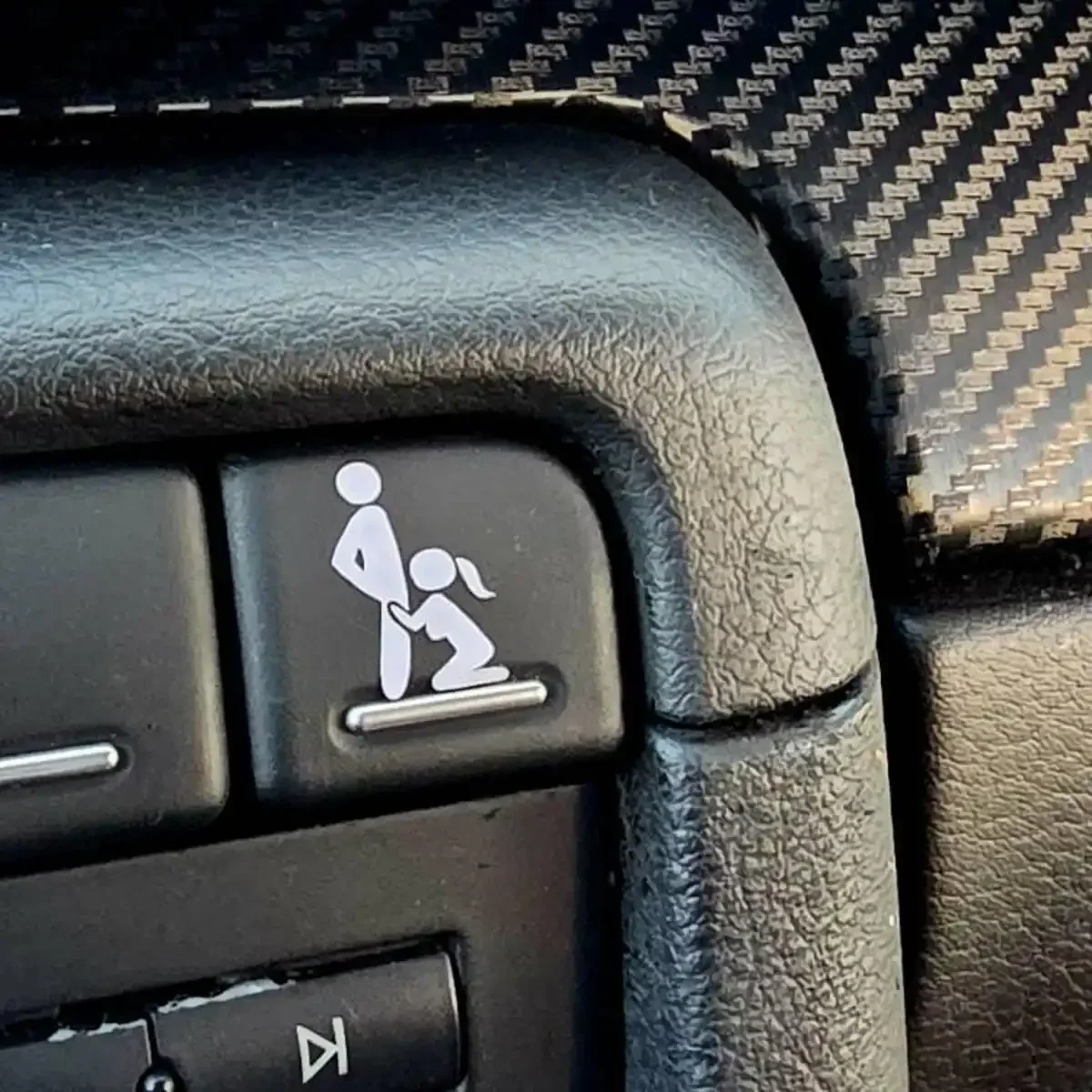 8 Stück lustige Vinyl-Aufkleber mit Motiven für das Armaturenbrett, kreative Aufkleber für leere Autotasten, kreative Fahrzeugdekoration für den Innenraum, zum Selbergestalten. – Detail 1