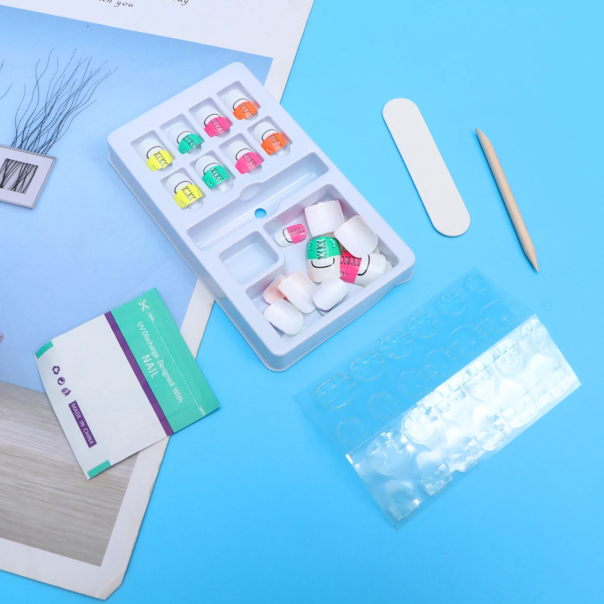 

24pcs Tips Kids Colorful Colorful Press Pieces Fake On Nails Fun Manicure Set Girls Party Favors Sticky Fake Nails