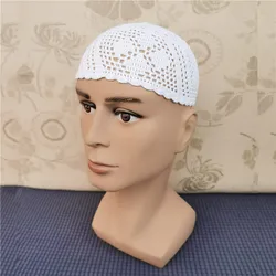 Sombrero de oración enganchado hecho a mano para hombre, gorro de punto blanco puro para oración, envuelto con diadema como fondo, Arabia Saudita, verano, nuevo