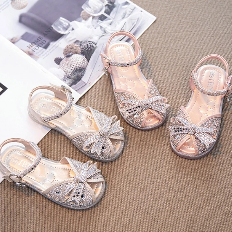 

Новые сандалии, модная изысканная универсальная обувь для девочек, простая противоскользящая детская обувь в стиле ретро, удобная мягкая изысканная классическая обувь принцессы