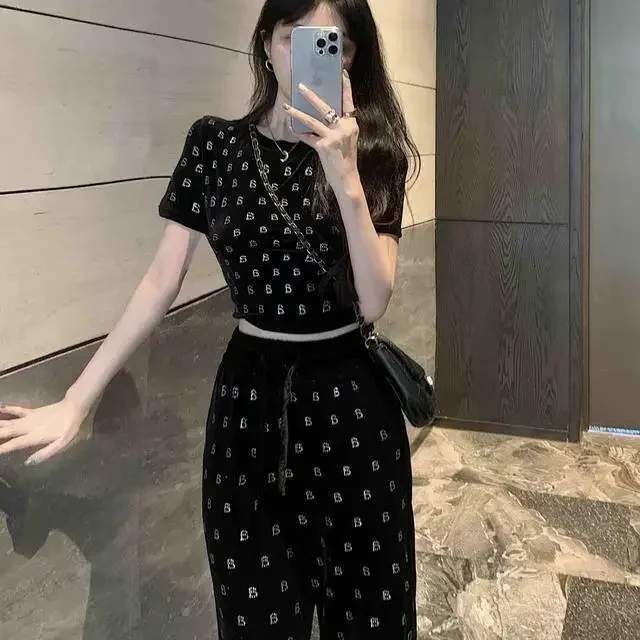 

Velvet Two-piece Set with Foreign Style Heavy Industry Hot Diamond Short Sleeved Top and Casual Pants Set Design Sense for Women