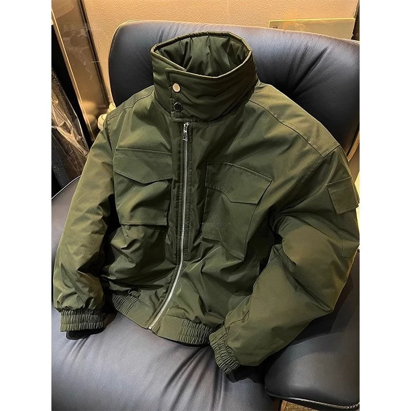 

Очень широкая, элитная, свободная и утолщенная, красивая короткая модная брендовая зимняя легкая кавалерийская хлопковая куртка.