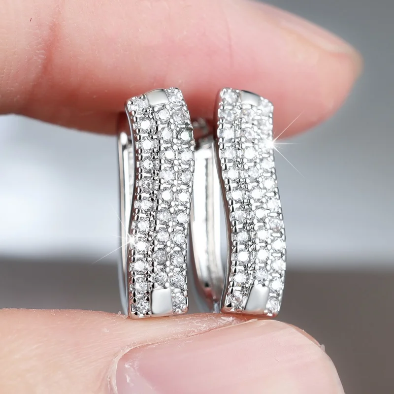 European and American irregular three stripe zircon ear buckle with fashionable edges and shiny light luxury jewelry accessories