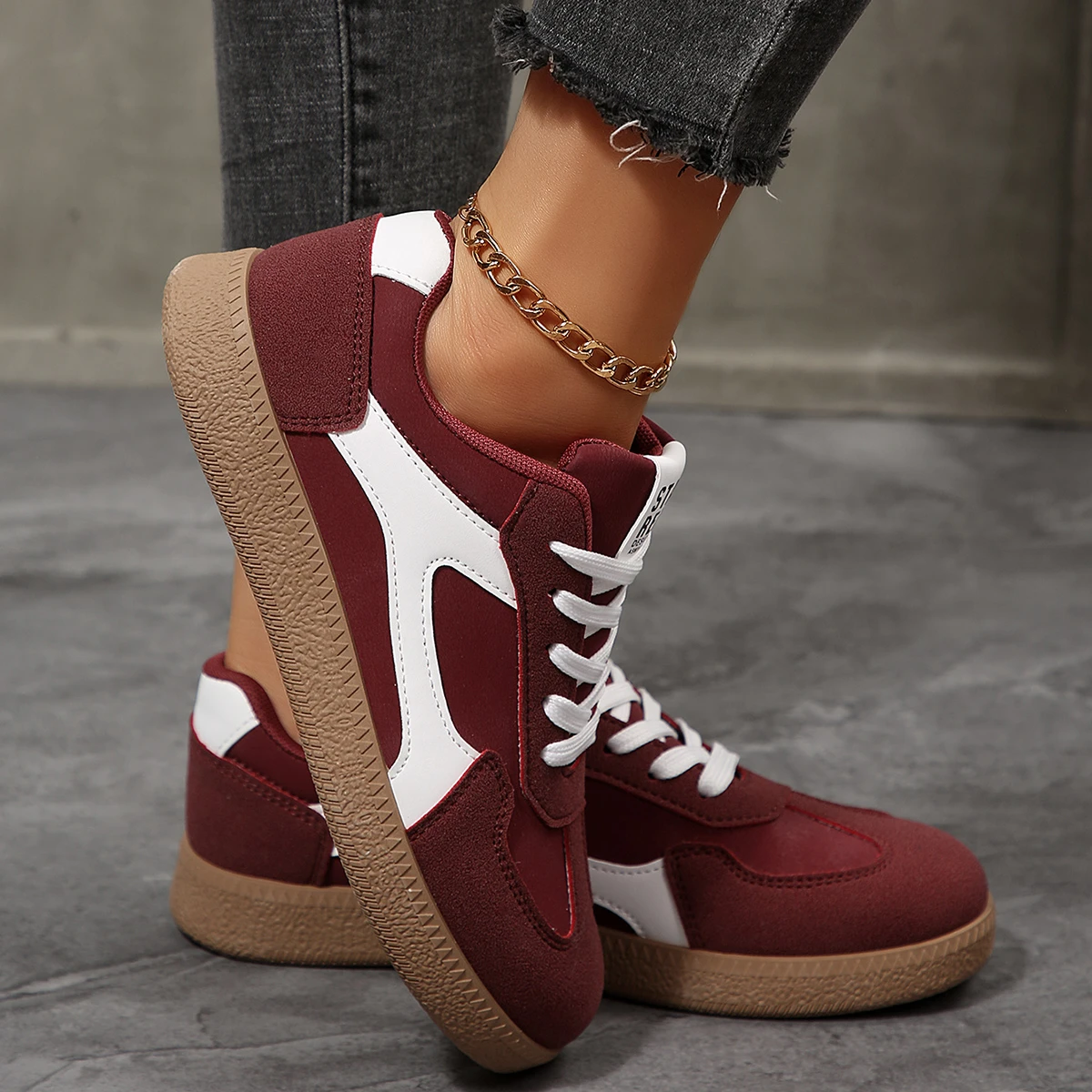 2026 Herbst Damenmode Wildleder-Sneaker mit Doppelschnallen-Metalldetails Leichte Atmungsaktive Bequeme Freizeitschuhe – Detail 9