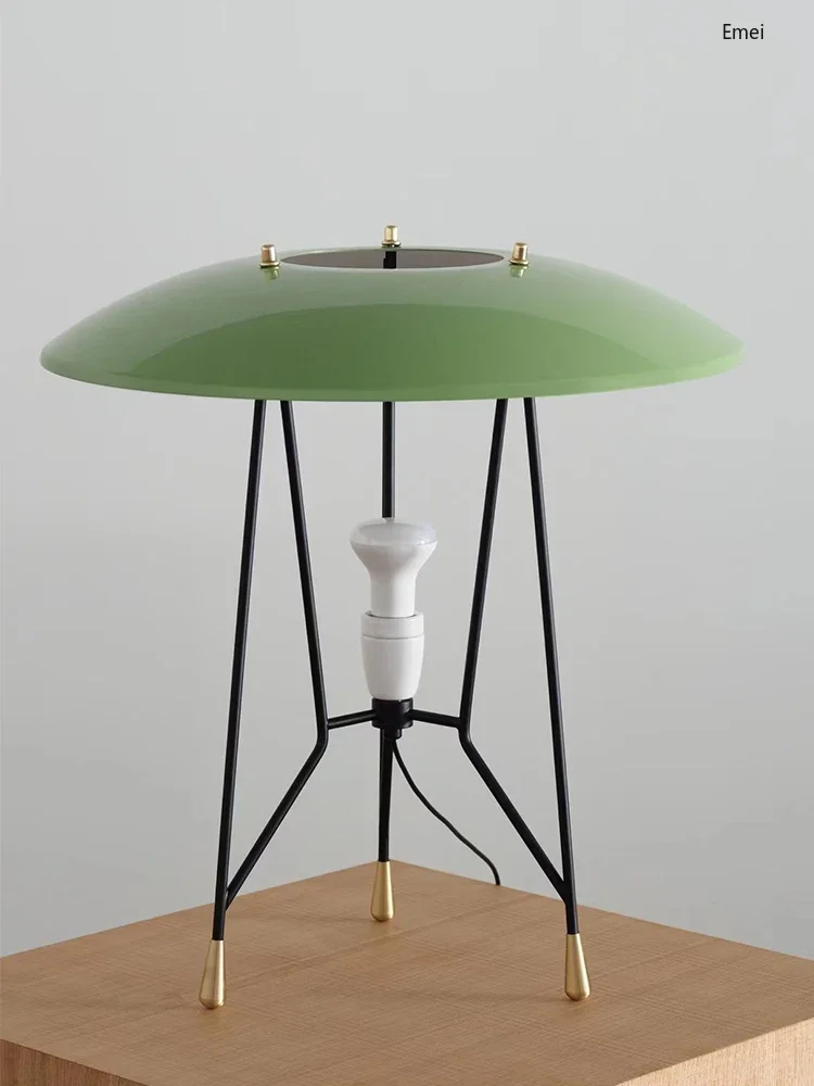 Special Simple Creative Design Mid-Ancient Style Retro Three-Legged Reflective Table Lamp Floor Lamp