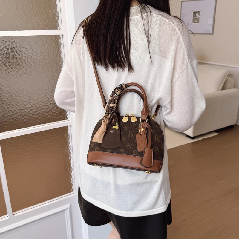 

New casual travel women's shoulder bag, fashionable trendy handbag, classic retro style women's zipper crossbody bag