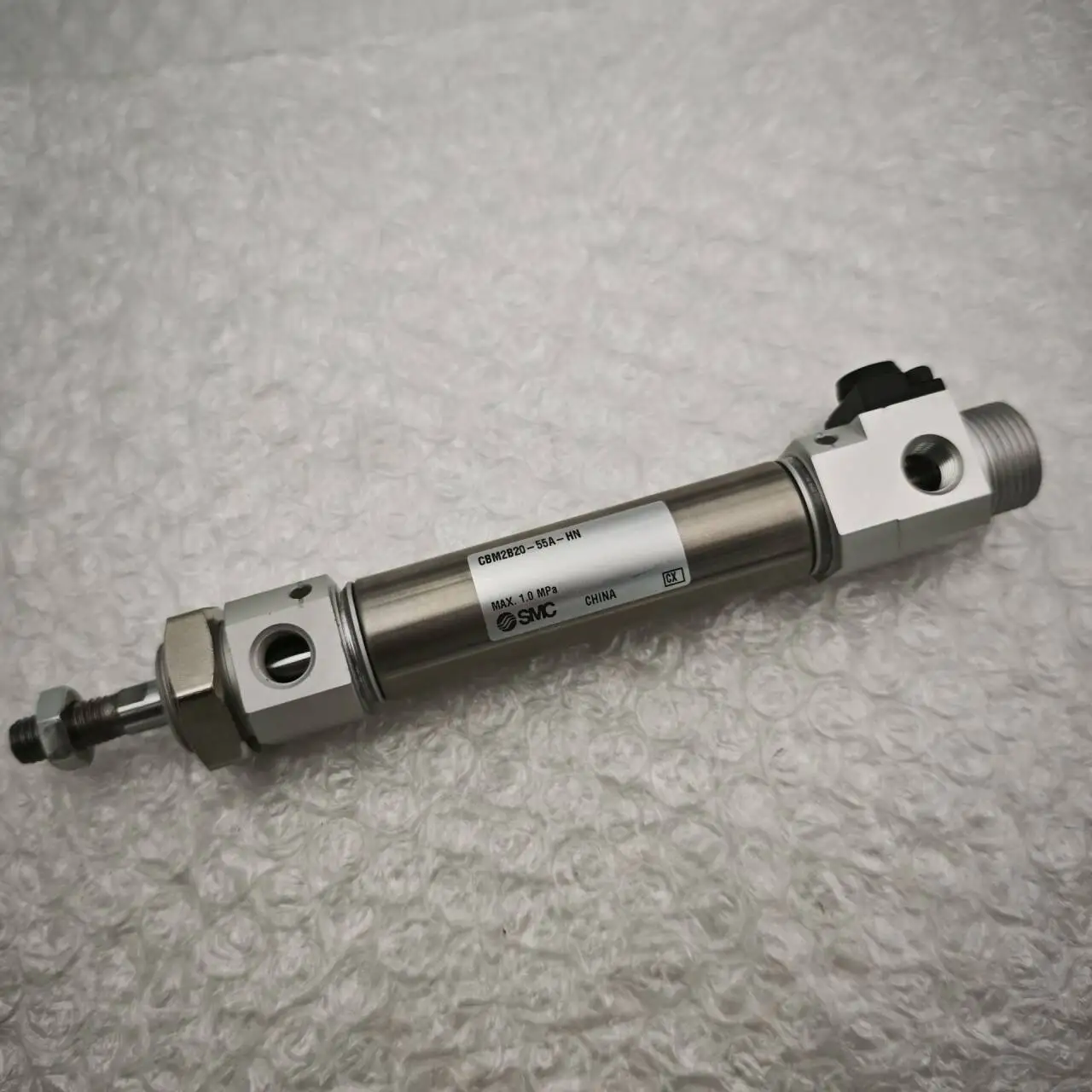 أسطوانة SMC أصلية ذات قضيب واحد مزدوج المفعول CBM2B20-55A-HN مع أسطوانة قفل طرفية
