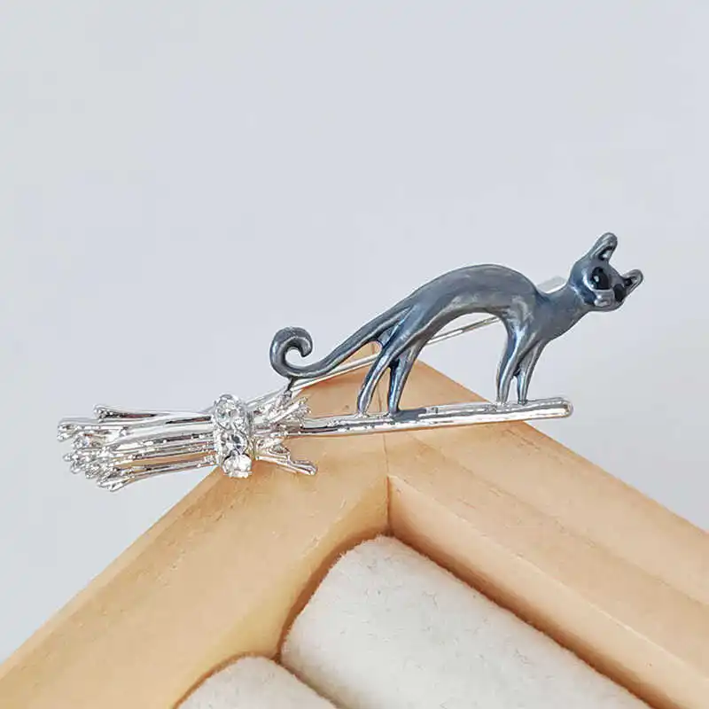 Cute Fashion Enamel Flying Broom Cat Brooch Pin For Women Men Suit Coat Office Party Accessories Jewelry Gifts