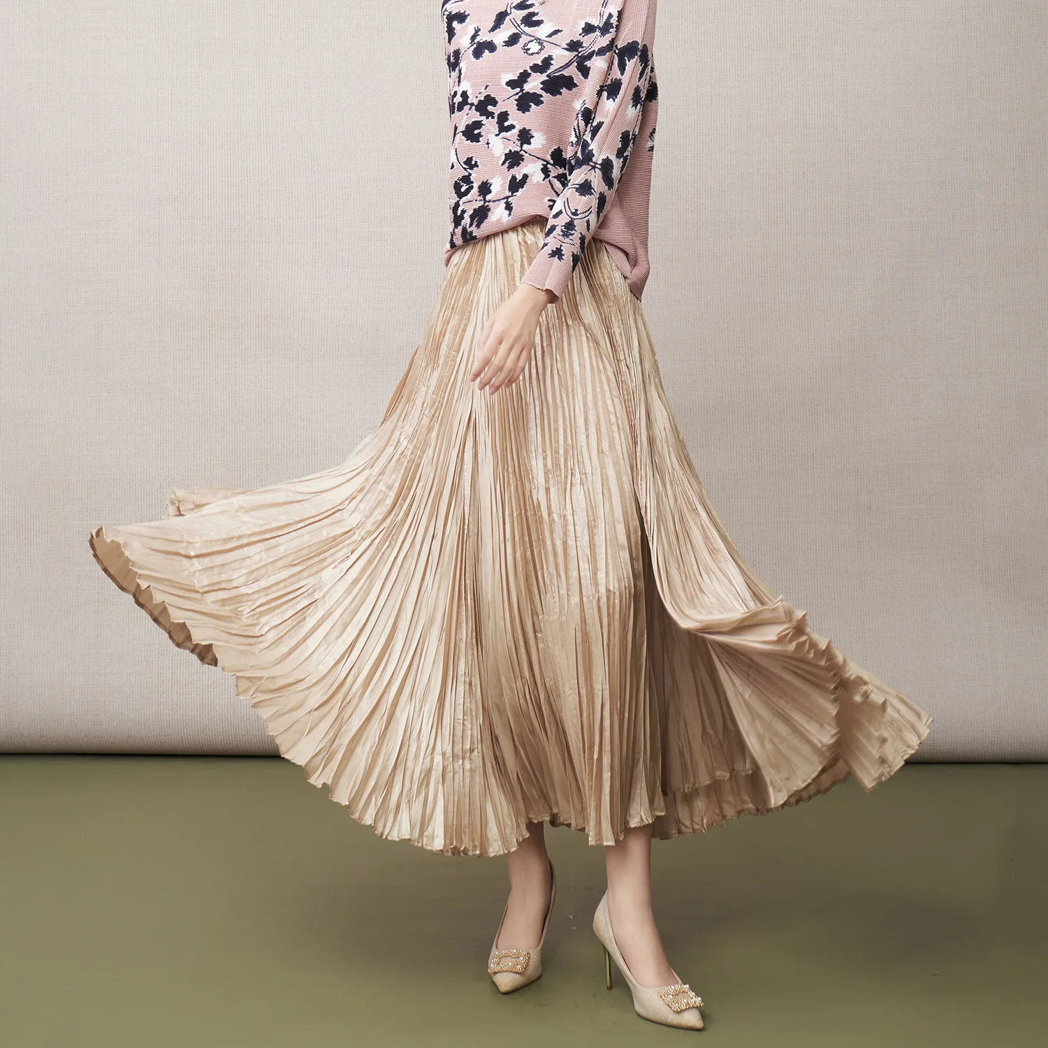 مياكي مطوي 2025 تنورة طويلة جديدة نصف الجسم تنورة الخريف جودة عالية مرونة الخصر فضفاضة كبيرة هيم ركاب تنوعا مطوي #3