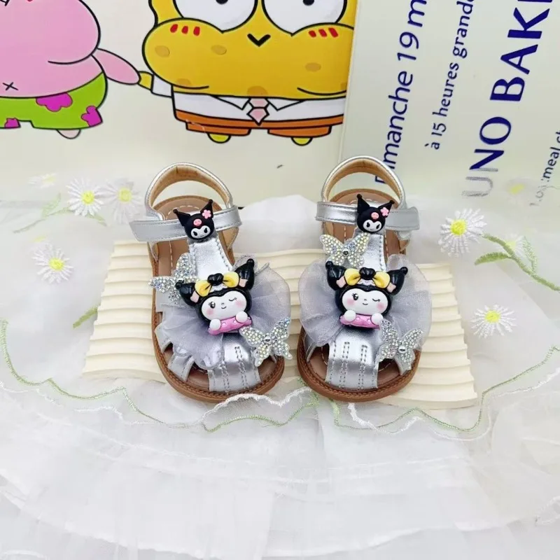 

Детские сандалии Kuromi в стиле аниме Kawaii Sanrio, лето 2021, милые новые тапочки принцессы на мягкой подошве с героями мультфильмов, подарки для детей