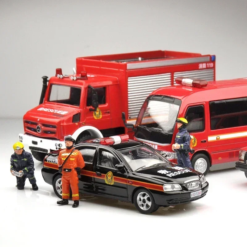 XCARTOYS 1/64 Racer SWAT Car Mechanic Firefighter Doctor Armed Police Courier Doll Miniature Model Kids Xmas Gift Toys for Boys