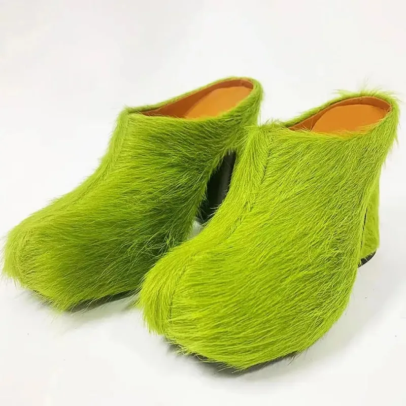 Tacchi alti in pelliccia di crine da donna di vendita calda del progettista deluxe Italia Scarpe da muli pelose rotonde in vera pelle di moda elegante